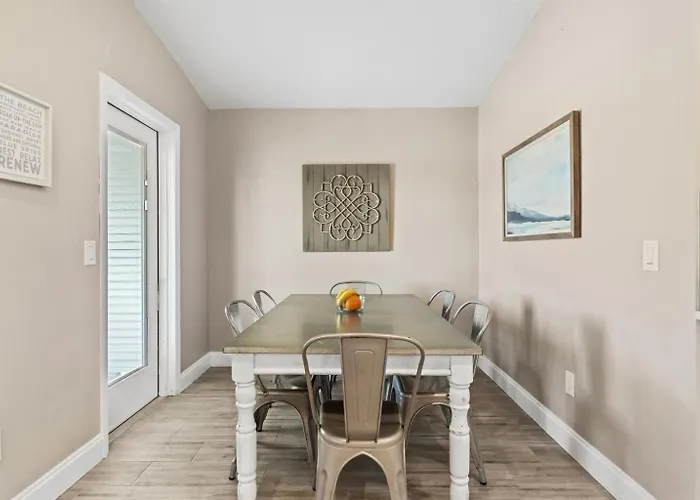 Bikini Beachhouse! Sleeps 16 Wheated Poolfirepit Clearwater Beach