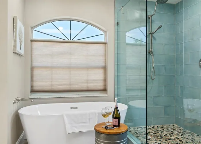 Bikini Beachhouse! Sleeps 16 Wheated Poolfirepit Ferienhaus *