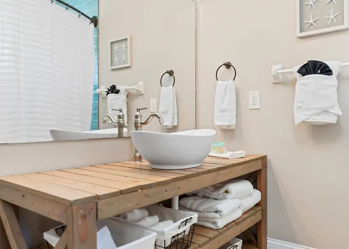 Bikini Beachhouse! Sleeps 16 Wheated Poolfirepit * Clearwater Beach
