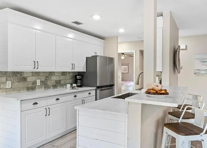 Bikini Beachhouse! Sleeps 16 Wheated Poolfirepit Ferienhaus