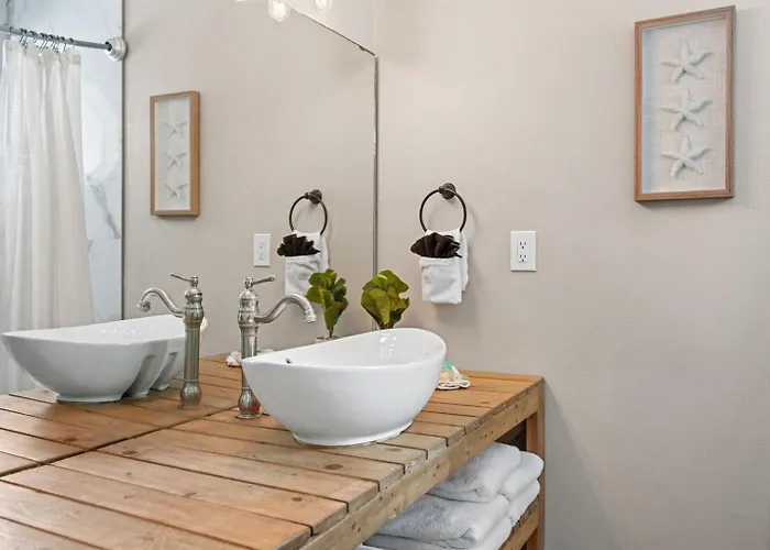 Bikini Beachhouse! Sleeps 16 Wheated Poolfirepit Ferienhaus